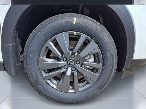 Everest White Pearl Tricoat 2026 Nissan Pathfinder SV