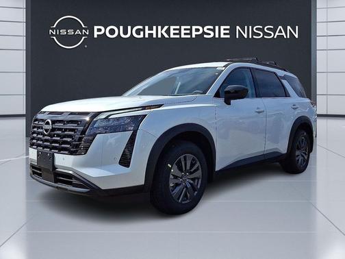 Everest White Pearl Tricoat 2026 Nissan Pathfinder SV
