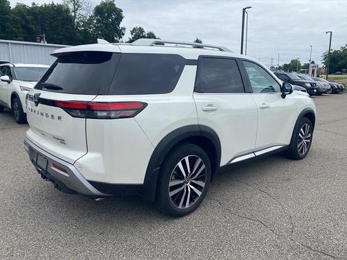 2023 Nissan Pathfinder Platinum 4WD