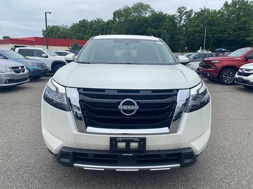 2023 Nissan Pathfinder Platinum 4WD
