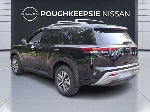 2025 Nissan Pathfinder SL 4WD
