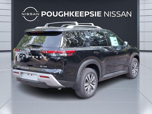 2025 Nissan Pathfinder SL 4WD