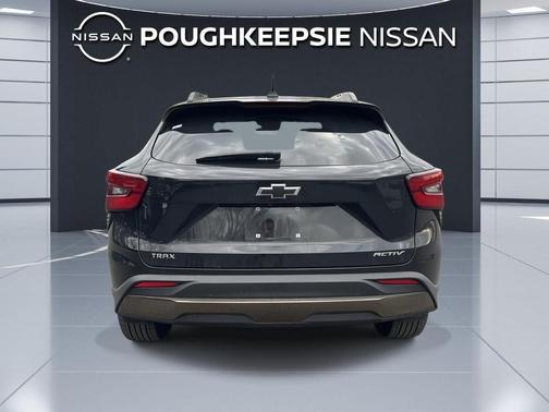 Mosaic Black Metallic 2025 Chevrolet Trax FWD ACTIV