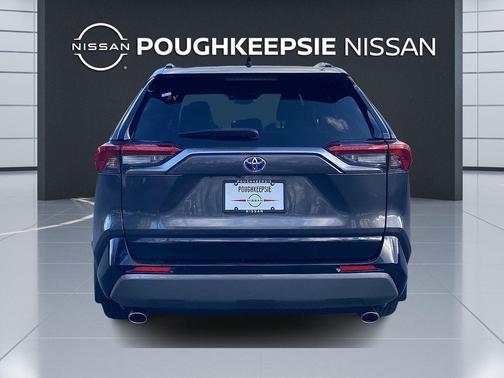 2020 Toyota RAV4 Hybrid SE