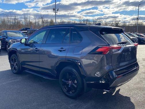2020 Toyota RAV4 Hybrid SE