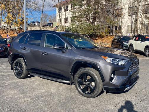 2020 Toyota RAV4 Hybrid SE