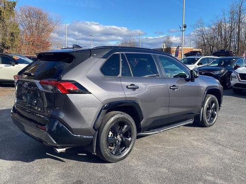 2020 Toyota RAV4 Hybrid SE