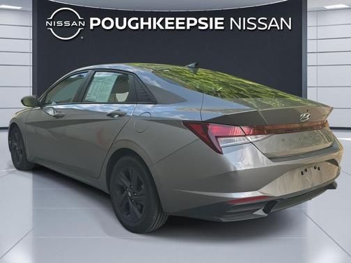 Fluid Metal 2023 Hyundai ELANTRA SEL