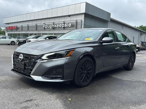 Gun Metallic 2025 Nissan Altima SV FWD