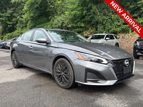 Gun Metallic 2025 Nissan Altima SV FWD