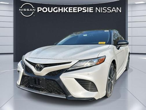 Wind Chill Pearl w/Midnight Black Metallic Roof 2018 Toyota Camry XSE