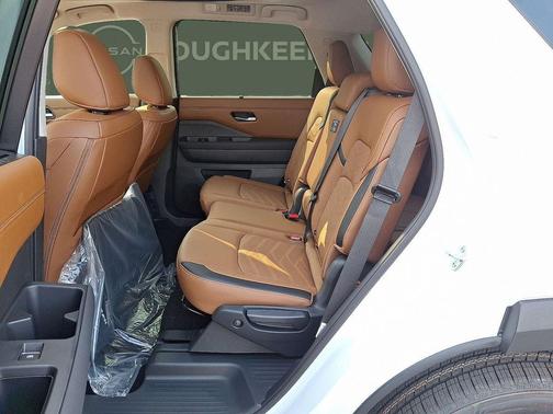 2025 Nissan Pathfinder Platinum 4WD