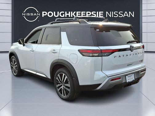 2025 Nissan Pathfinder Platinum 4WD