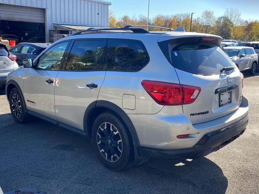 2020 Nissan Pathfinder SL 4WD