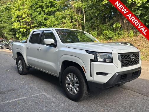 Glacier White 2022 Nissan Frontier SV