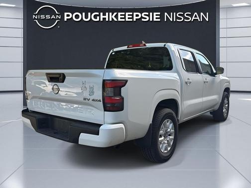 Glacier White 2022 Nissan Frontier SV