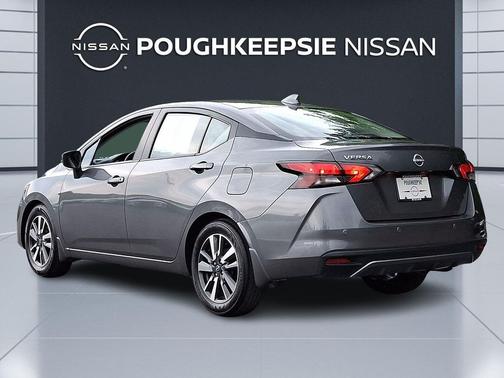 Gun Metallic 2025 Nissan Versa 1.6 SV