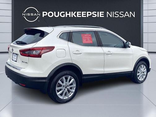 2022 Nissan Rogue Sport SV