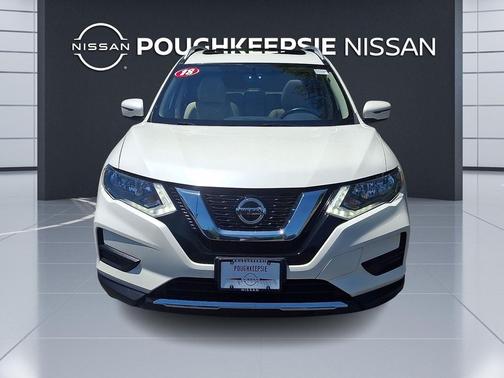 Pearl White 2018 Nissan Rogue SV