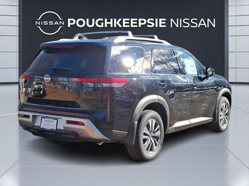 2025 Nissan Pathfinder SL 4WD