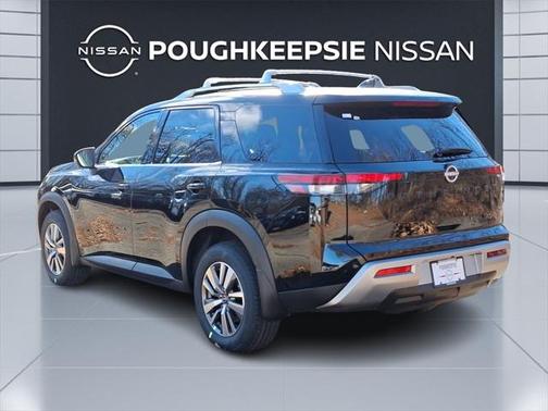 2025 Nissan Pathfinder SL 4WD
