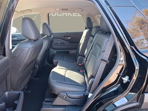 2025 Nissan Pathfinder SL 4WD