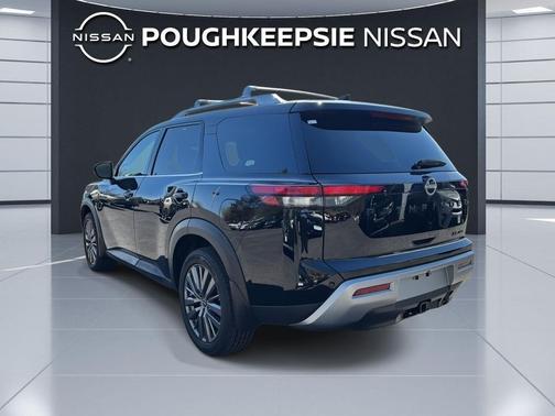 Super Black 2024 Nissan Pathfinder SL 4WD