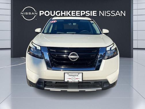 2024 Nissan Pathfinder SL 4WD