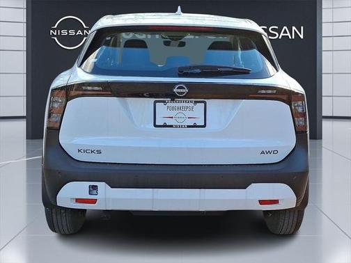 2025 Nissan Kicks S