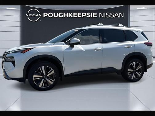 Everest White Pearl 2024 Nissan Rogue SL