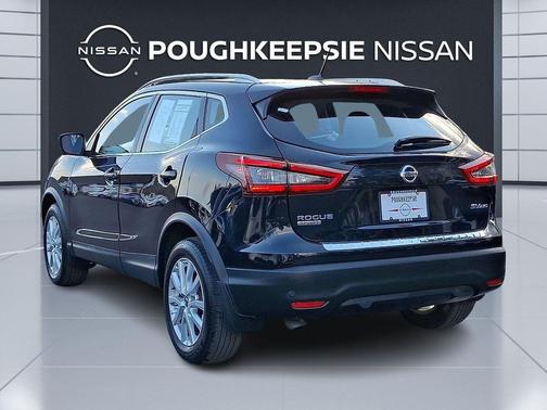 2022 Nissan Rogue Sport SV