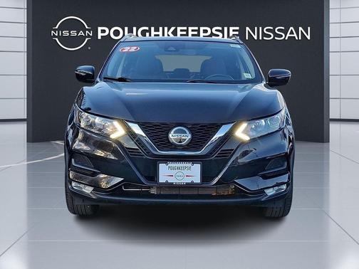 2022 Nissan Rogue Sport SV