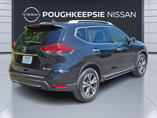 Magnetic Black 2017 Nissan Rogue SL