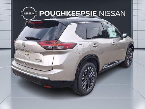 Champagne Silver Metallic/Super Black 2026 Nissan Rogue Platinum