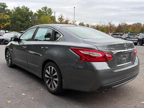 Gun Metallic 2016 Nissan Altima 2.5 SV