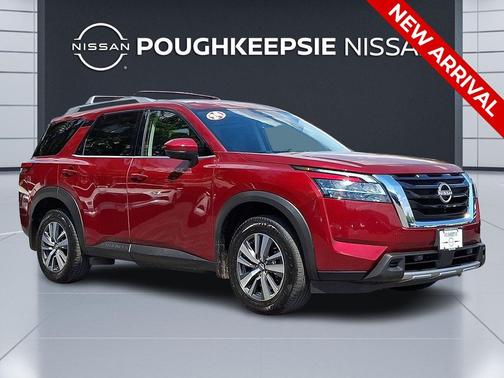 Scarlet Ember 2024 Nissan Pathfinder SL 4WD