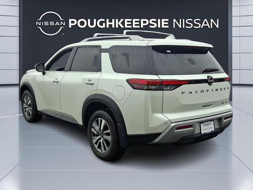 2024 Nissan Pathfinder SL 4WD