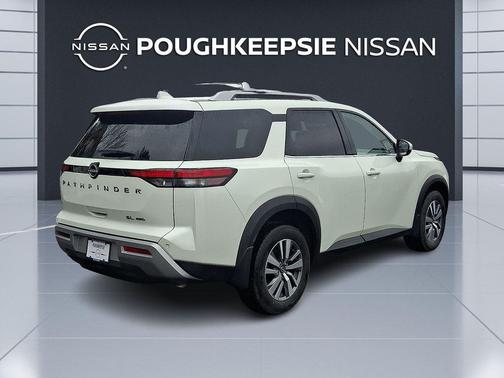 2024 Nissan Pathfinder SL 4WD