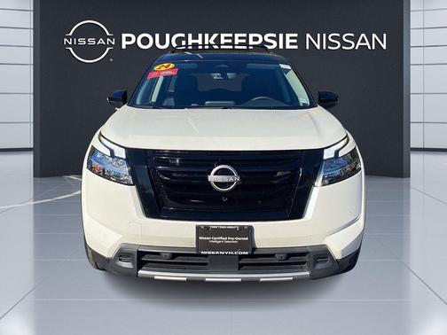 2024 Nissan Pathfinder SL 4WD