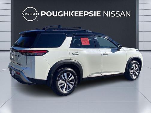 2024 Nissan Pathfinder SL 4WD