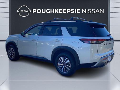 2024 Nissan Pathfinder SL 4WD