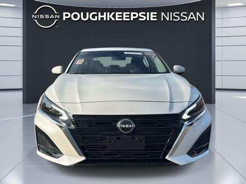 Pearl White Tricoat 2023 Nissan Altima 2.5 SL