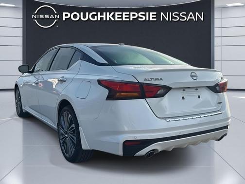 Pearl White Tricoat 2023 Nissan Altima 2.5 SL