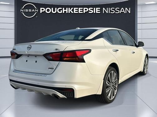 Pearl White Tricoat 2023 Nissan Altima 2.5 SL