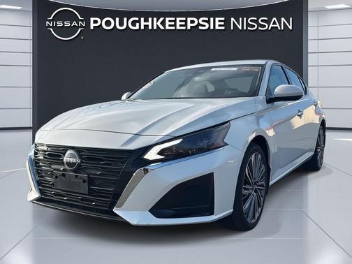 Pearl White Tricoat 2023 Nissan Altima 2.5 SL