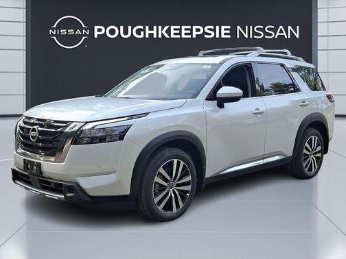 2025 Nissan Pathfinder Platinum 4WD