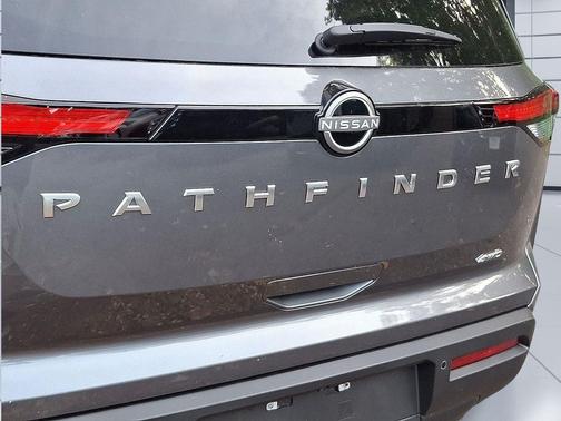 2025 Nissan Pathfinder SV 4WD