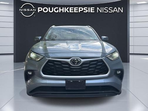 Moon Dust 2022 Toyota Highlander XLE