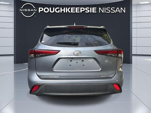 Moon Dust 2022 Toyota Highlander XLE