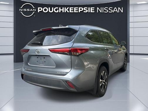 Moon Dust 2022 Toyota Highlander XLE